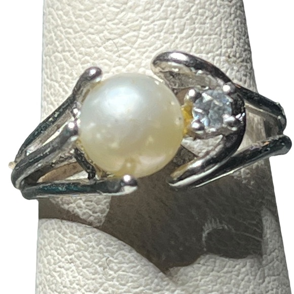 Vintage Jewelry - Vintage Uncas Genuine Pearl Sterling Silver CZ Ring 5